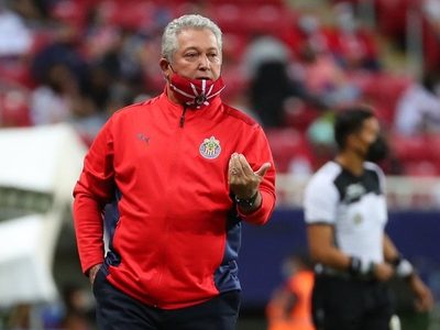 Víctor Manuel Vucetich deja de ser el director técnico de Guadalajara