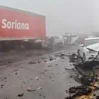 NL: chocan 10 autos con tráiler en carretera Monterrey-Saltillo (Video)