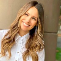 Pampita presume el abrigo que será furor en la temporada de otoño: exclusivo, clásico y elegante