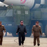 Con lentes de sol y chaqueta de cuero: el video hollywoodense de Kim Jong Un y su nuevo misil