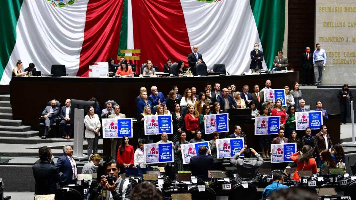 Sesión en la Cámara de Diputados donde dieron su posicionamiento los partidos acerca de la marcha a favor del INE y la reforma electoral