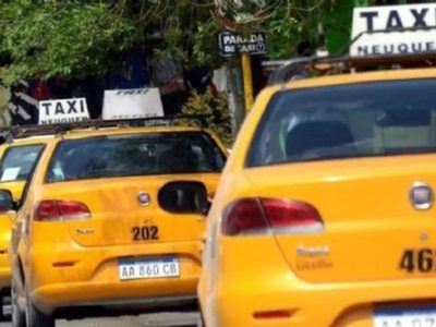 Agentes de transporte detuvieron un taxi que no contaba con la autorización correspondiente