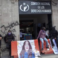 CNDH busca diálogo para recuperar oficinas; colectivo exige renuncia de Rosario Piedra