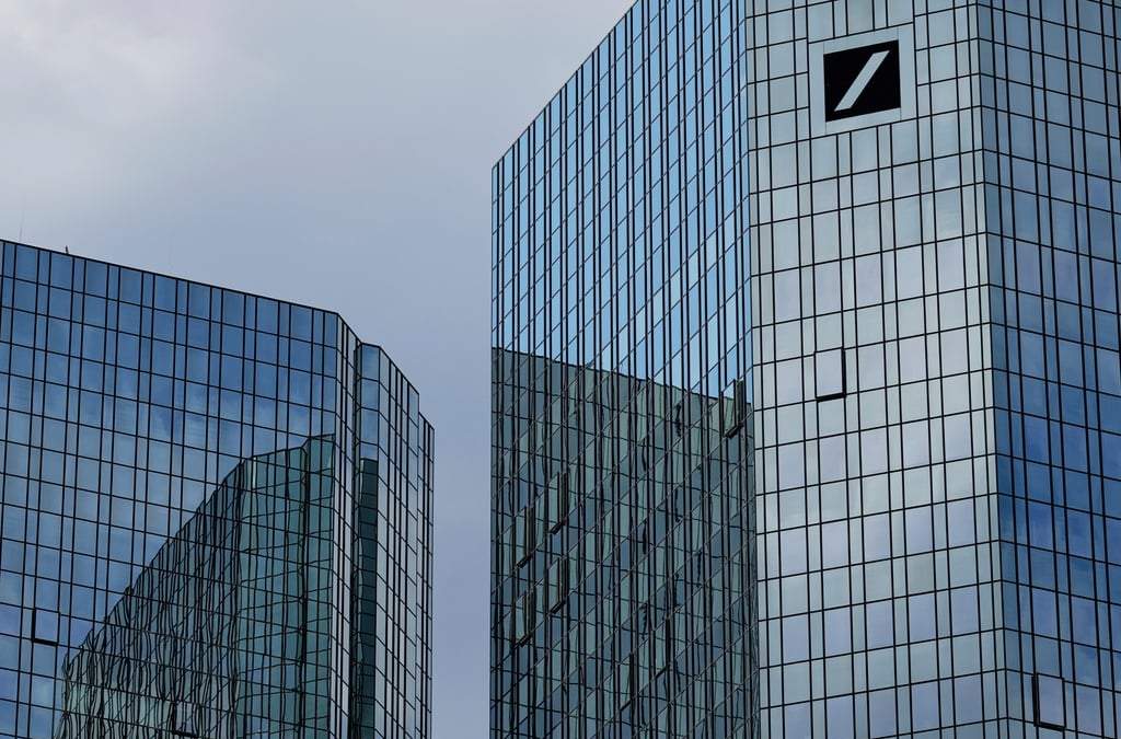 El logo del banco alemán Deutsche Bank en su sede en Fráncfort, Alemania, el 16 de abril de 2025