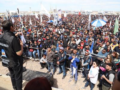 Petroleros acordó un aumento salarial del 79% con ajustes trimestrales