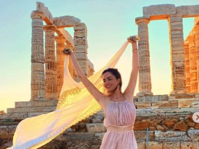 Expulsan a la cantante Karla Díaz y a su esposo del Templo de Poseidón en Grecia por violar reglas