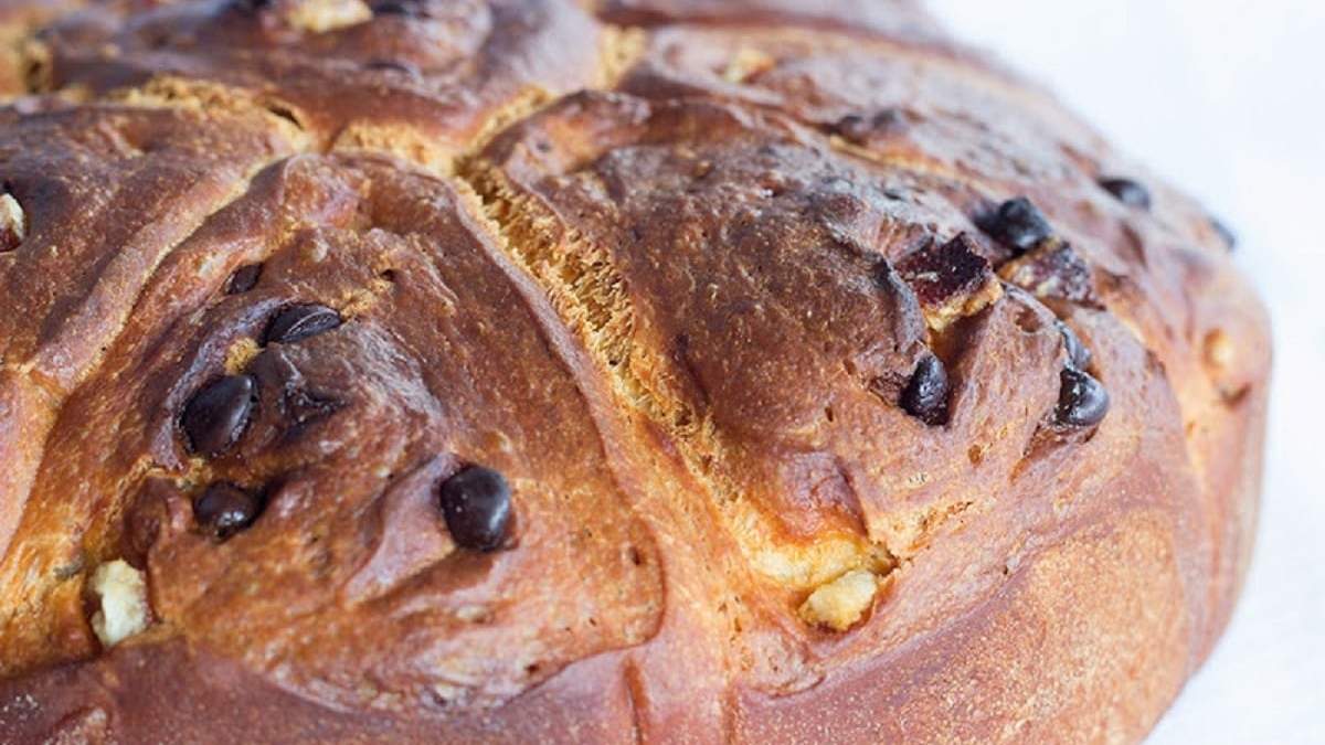 Pan Brioche con chips de chocolate. Fuente: (Un pellizco de canela)