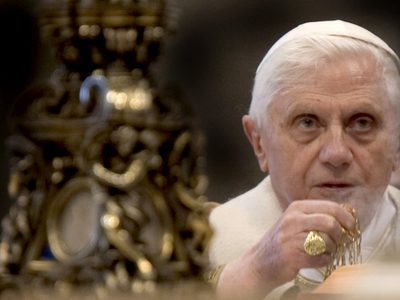 La causa por presunto encubrimiento de abusos contra Ratzinger sigue abierta a pesar de su muerte