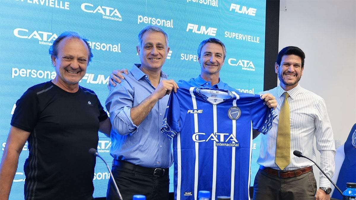 José Mansur presentó a Toedtli.