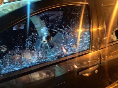 Un infernal tiroteo en Centenario dejó a un joven herido de bala en una pierna