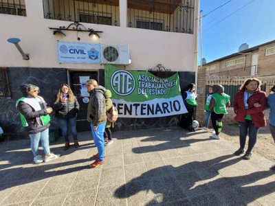 Trabajadores del Registro Civil nucleados en ATE realizan un paro por falta de personal