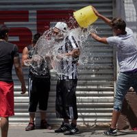 Estas son las sanciones por lanzarse cubetazos de agua este Sábado de Gloria