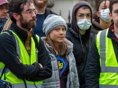 La Policía británica detiene a Greta Thunberg en Londres en una protesta contra combustibles fósiles