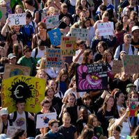Jóvenes protestan en todo el mundo para exigir acciones contra el cambio climático