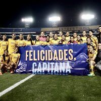 Liliana Mercado recibe el Balón de Oro como mejor jugadora de la Liga MX Femenil