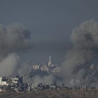 Israel extiende su ofensiva a toda la Franja de Gaza, mientras ordena más evacuaciones