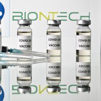 Reino Unido es el primer país del mundo en aprobar la vacuna de Pfizer: cuándo comenzará a aplicarla