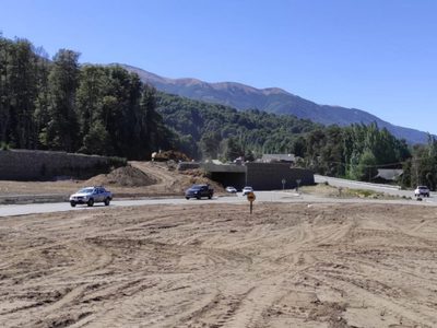 Continúa paralizada la obra de Circunvalación en Villa La Angostura por falta de pagos y un conflicto mapuche