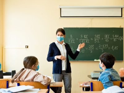 Italia quiere contratar a 32.000 docentes para garantizar las clases