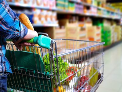 La suba del IVA en los alimentos de las góndolas será más alto que el aumento salarial
