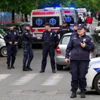 Un adolescente mata a tiros a nueve personas en escuela de Serbia