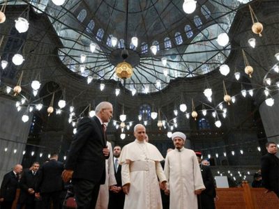 El papa León XIV llamó a la unidad y la paz en su despedida de Turquía
