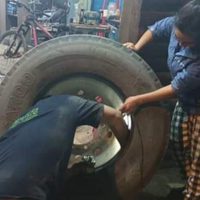 Un gomero de Aluminé abrió su local en Nochebuena y auxilió a 50 personas varadas en un micro