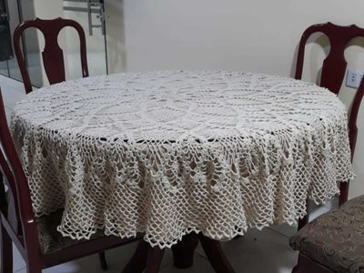 Dale a tu salón un toque vintage con el mantel de crochet que tejió tu abuela