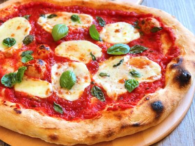 Sin gastar un peso: el trucazo para recalentar la pizza en una sartén y que quede como recién hecha
