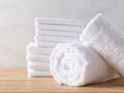 Con solo 4 ingredientes, la mezcla infalible para eliminar las manchas en tus toallas blancas y dejarlas como nuevas