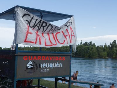 Guardavidas de Neuquén se manifestaron por recomposición salarial y restitución de horas extras