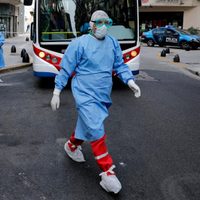 Mucho aplauso pero...Tratan de echar a un médico del SAME de su casa
