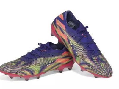 Salen a subasta las botas con las que Messi alcanzó su récord por 57 mil 500 euros