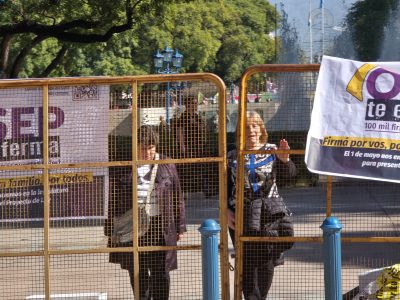 Para quién son la vallas que rodean de la Legislatura
