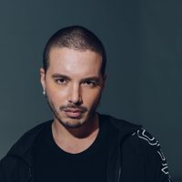 “Yo me vuelvo loco cuando tú me rozas”: J Balvin sorprendió a todos al lanzar el videoclip de ROSA