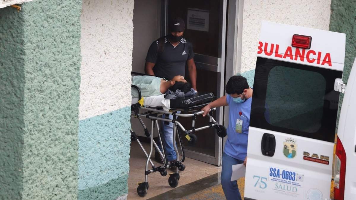 Estudiante hospitalizado de la escuela la secundaria Juana de Asbaje, en Bochil, Chiapas.