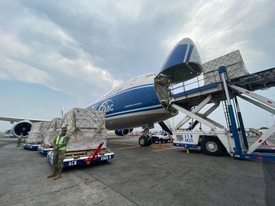 México recibió este jueves un millón 385 mil vacunas de Pfizer y Sputnik V