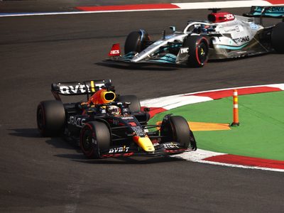 "Checo" Pérez logra el tercer lugar; Verstappen gana el GP de México
