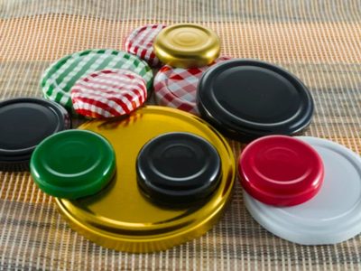 Con las tapas de frascos y esta idea tan original como fácil, creá los posavasos más lindos para tu mesa
