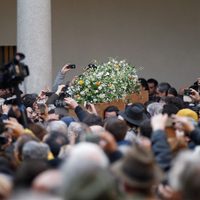 Miles de personas hacen fila para despedirse de Umberto Eco