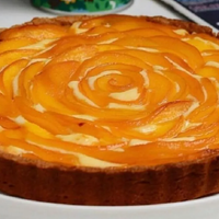 Con una lata de duraznos en almíbar, hacete esta tremenda tarta exprés, perfecta para el postre del finde