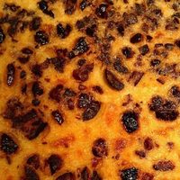 Fainá de queso y aceitunas negras: un manjar para disfrutar en pocos minutos