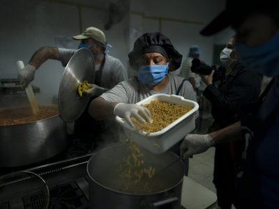 ¡Cuarentena y empatía! El Gobierno duplicó alimentos y asistencia social para paliar el coronavirus