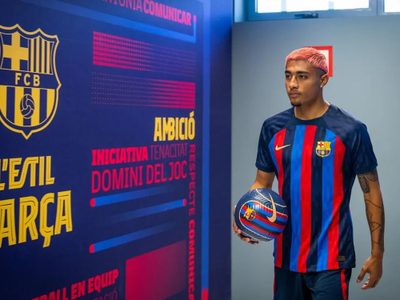 El mexicano Julián Araujo ya es del Barcelona y será dirigido por Rafa Márquez