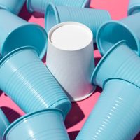 Con vasos descartables y 1 pedazo de cartón: creá este portaherramientas increíblemente útil