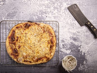 Tenés antojo de pizza, pero te aterran las calorías: mirá esta receta fit bien crocante con harina de almendras