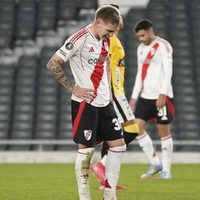 En medio de la crísis futbolística: la defensa a un jugador de River que generó ruido en el club