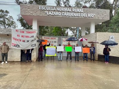 Egresados de Normal de Tenería exigen esclarecer homicidio de alumno y erradicar la violencia