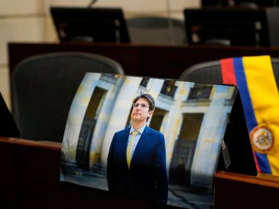 Colombia emite órdenes de arresto contra miembros de un grupo rebelde por asesinato de Miguel Uribe