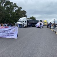 Transportistas realizan paro nacional y bloquean autopistas; toma precauciones